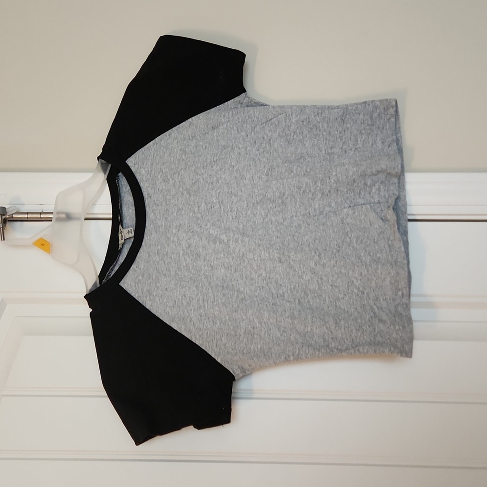 Ladies Large PAPAYA Cropped  Gray w/ Black Sleeves T-Shirt